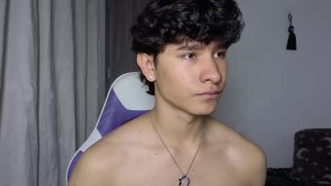 Snapshot of j_u_p_i_t_e_r chatting on November 5, 3:12 pm Noah online show from November 5, 3:12 pm