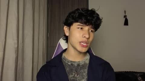 Snapshot of j_u_p_i_t_e_r chatting on November 6, 11:15 pm Noah online show from November 6, 11:15 pm