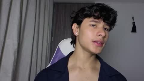 Snapshot of j_u_p_i_t_e_r chatting on November 26, 12:39 pm Noah online show from November 26, 12:39 pm