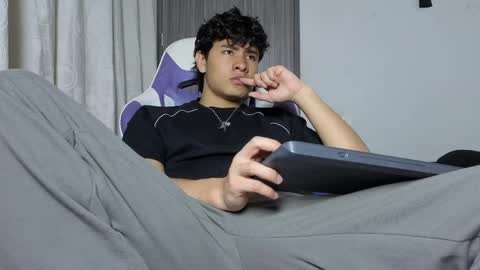 Noah online show from April 12, 12:37 am