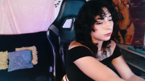 jade 18  online show from August 2, 4:00 am
