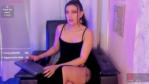 Snapshot of jaadewest_ chatting on June 14, 12:51 pm Jade West online show from June 14, 12:51 pm