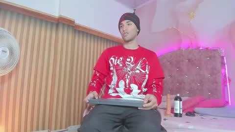 Snapshot of jack__baby_ chatting on December 15, 3:00 am jack__baby_ online show from December 15, 3:00 am