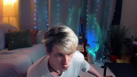 Snapshot of jack_frozt chatting on April 10, 7:29 pm brestonsweet online show from April 10, 7:29 pm
