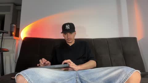 Snapshot of jack_norizz chatting on September 10, 3:06 am INDEPENDENT MODEL online show from September 10, 3:06 am