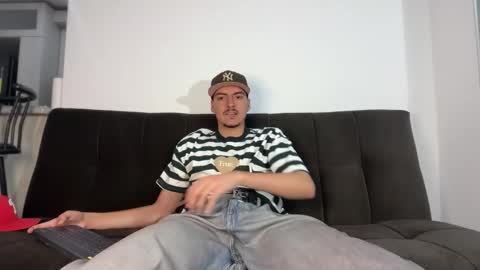 INDEPENDENT MODEL online show from November 3, 5:09 am