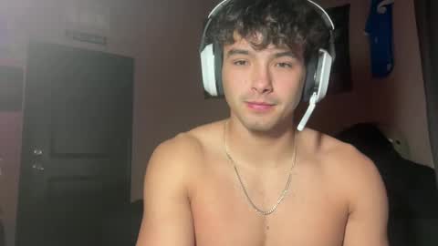 Snapshot of jackcolletto chatting on February 15, 1:24 am bigenoughtohug online show from February 15, 1:24 am