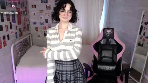 Snapshot of jackieapplepie chatting on June 2, 12:07 pm JackieApplePie online show from June 2, 12:07 pm
