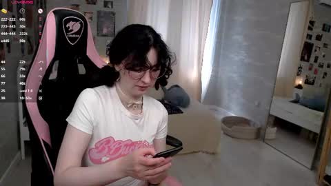 JackieApplePie online show from August 5, 11:57 am