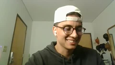 Snapshot of jackstrongof chatting on May 24, 4:28 am ImZacharyTyler online show from May 24, 4:28 am