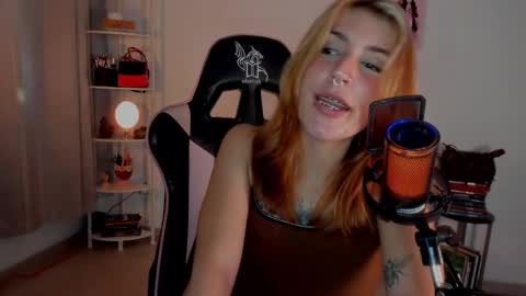 Linda Sofia help me get to 100 thumbs up online show from February 1, 6:43 am