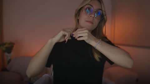 Linda Sofia help me get to 100 thumbs up online show from September 21, 4:14 am