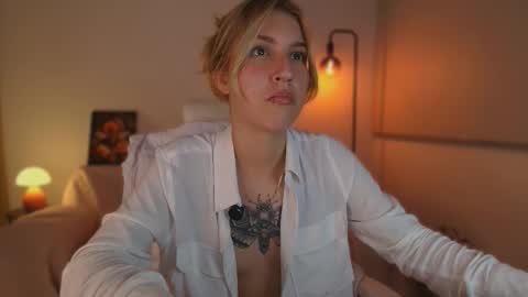 Linda Sofia help me get to 100 thumbs up online show from October 11, 5:28 am