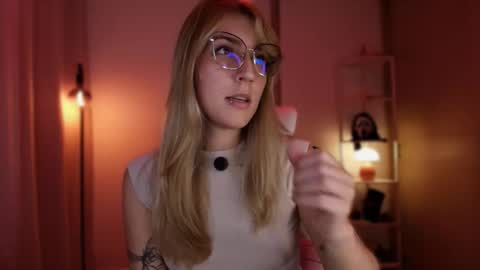 Snapshot of jacky_croft chatting on March 28, 3:06 am Linda Sofia help me get to 100 thumbs up online show from March 28, 3:06 am