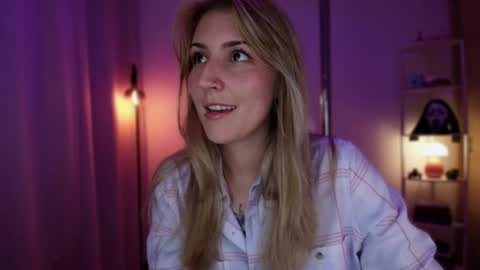Snapshot of jacky_croft chatting on April 4, 12:42 am Linda Sofia help me get to 100 thumbs up online show from April 4, 12:42 am