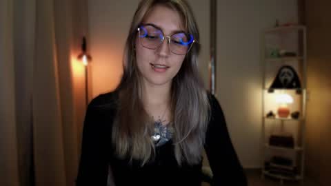 Snapshot of jacky_croft chatting on April 5, 12:41 am Linda Sofia help me get to 100 thumbs up online show from April 5, 12:41 am