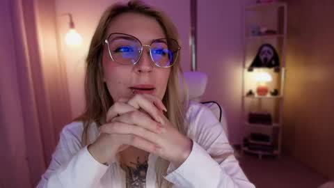 Snapshot of jacky_croft chatting on April 24, 1:41 am Linda Sofia help me get to 100 thumbs up online show from April 24, 1:41 am