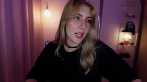 Snapshot of jacky_croft chatting on April 26, 2:09 am Linda Sofia help me get to 100 thumbs up online show from April 26, 2:09 am