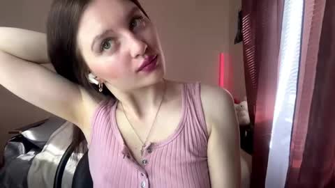 Snapshot of jaclynmalcolm chatting on May 3, 5:13 am Lillian online show from May 3, 5:13 am