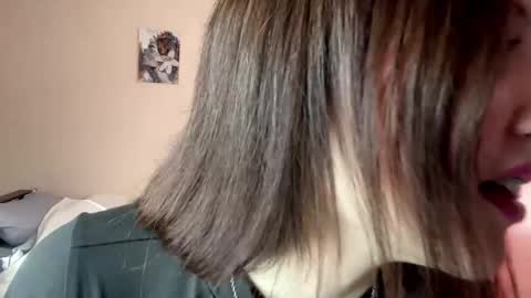 Snapshot of jaclynmalcolm chatting on May 4, 5:14 am Lillian online show from May 4, 5:14 am