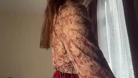 Snapshot of jaclynmalcolm chatting on June 12, 5:17 am Lillian online show from June 12, 5:17 am