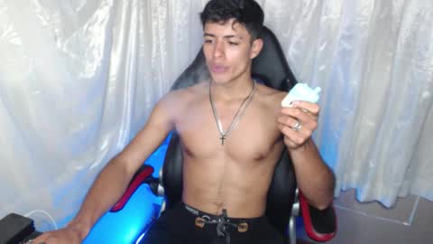 Snapshot of jacobbakerr chatting on December 14, 11:04 am Jacobbakerr online show from December 14, 11:04 am