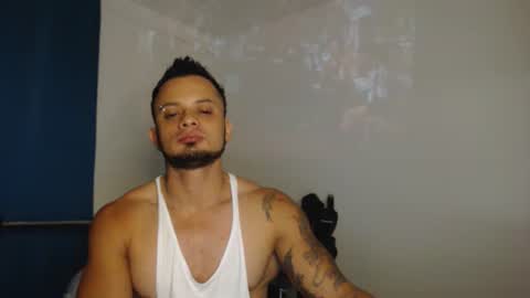 Snapshot of jacobjamess chatting on December 18, 4:40 am jacobjamess online show from December 18, 4:40 am