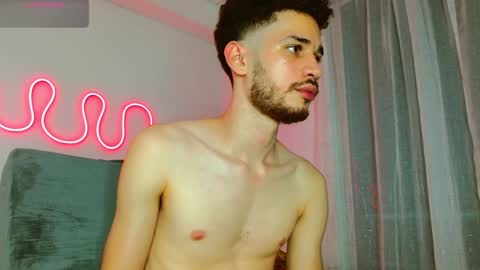 Snapshot of jacobmurphy2103 chatting on December 30, 12:22 am JACOB ROBIN online show from December 30, 12:22 am