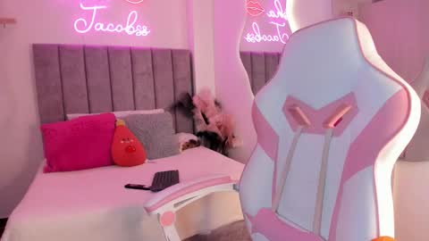 Snapshot of jacobss_gh chatting on September 30, 7:52 pm JACOBSS online show from September 30, 7:52 pm