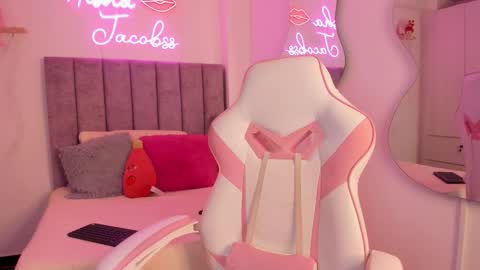 Snapshot of jacobss_gh chatting on October 15, 7:58 pm JACOBSS online show from October 15, 7:58 pm