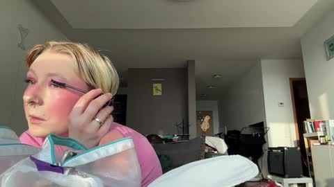 Snapshot of jacquelynjaussi chatting on April 10, 5:23 am Mia online show from April 10, 5:23 am