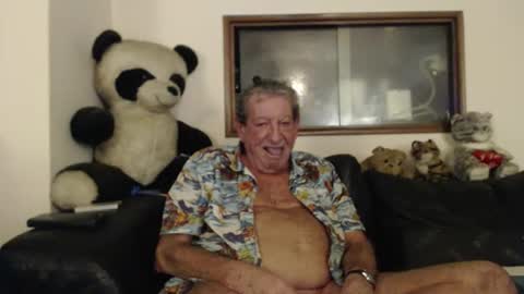 Snapshot of jacques_de_france chatting on March 8, 2:04 am Jacques online show from March 8, 2:04 am