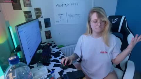 jacywinslat online show from February 25, 12:13 pm