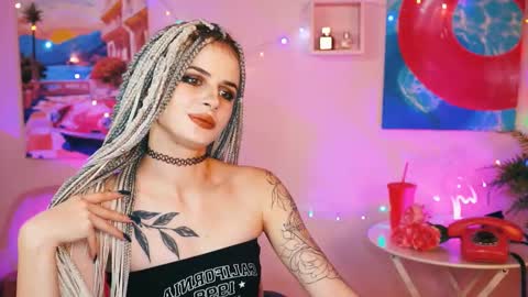 Snapshot of jade_castle chatting on December 16, 7:32 pm jade_castle online show from December 16, 7:32 pm