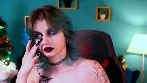 Snapshot of jade_castle chatting on January 5, 3:02 pm jade_castle online show from January 5, 3:02 pm