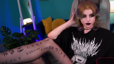 Snapshot of jade_castle chatting on February 5, 8:11 am jade_castle online show from February 5, 8:11 am