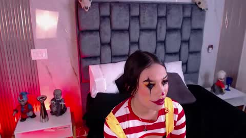 Sara online show from October 31, 2:07 pm