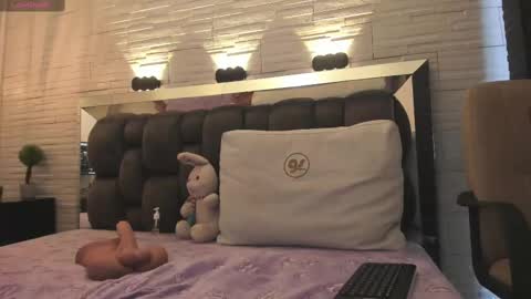  JADE  online show from October 1, 8:04 pm