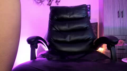 Snapshot of jade_james chatting on February 14, 1:13 am Mady online show from February 14, 1:13 am