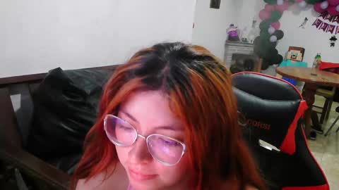 Snapshot of jade_john chatting on November 26, 11:06 pm jade and jhon online show from November 26, 11:06 pm