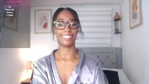 Snapshot of jade_obi chatting on January 27, 2:46 pm Jade smile online show from January 27, 2:46 pm