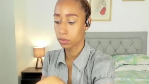Snapshot of jade_obi chatting on February 23, 3:53 pm Jade smile online show from February 23, 3:53 pm