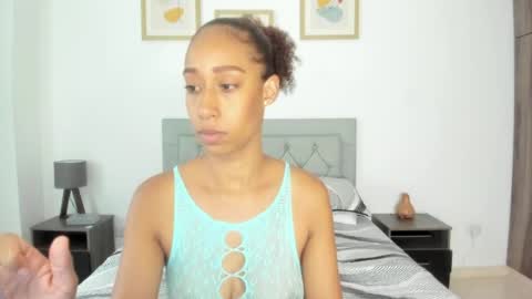 Snapshot of jade_obi chatting on April 3, 5:00 pm Jade smile online show from April 3, 5:00 pm