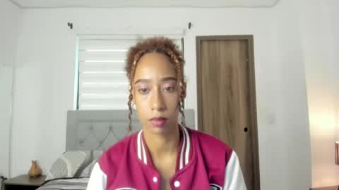 Snapshot of jade_obi chatting on April 15, 12:34 pm Jade smile online show from April 15, 12:34 pm