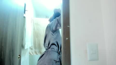 Snapshot of jade_obi chatting on April 25, 2:58 pm Jade smile online show from April 25, 2:58 pm