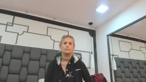 Jade  online show from October 16, 11:11 am