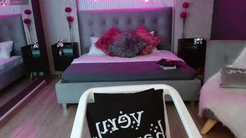 JADE online show from January 19, 8:09 pm