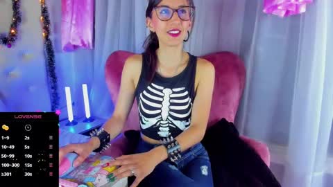jade white  online show from December 14, 12:23 pm