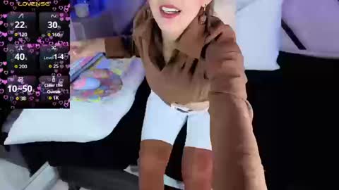 jade white  online show from January 9, 1:58 pm