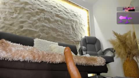 jadee__ online show from February 19, 6:33 am